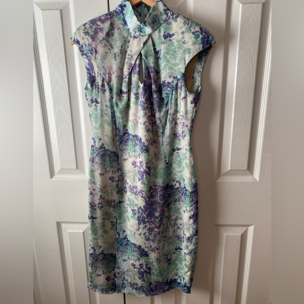 SHANGHAI TANG Green/Purple Floral 100% Silk Crepe Mini Sheath Dress SZ 8 - Picture 2 of 13
